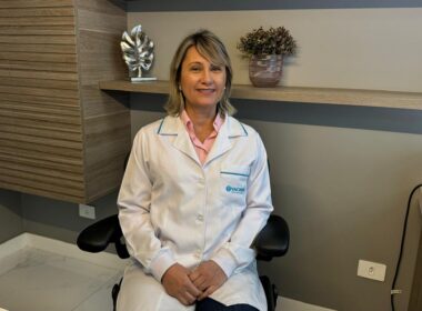Enfermeira especialista em vacinação da Clínica Vacinne, Kátia Oliveira Valquiria Rodrigues