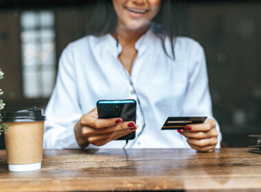 Estudo da Infobip baseado em mais de 530 milhões de interações de canais móveis indica tendências para bancos e fintechs no mercado digital, Freepik