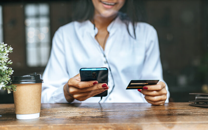Estudo da Infobip baseado em mais de 530 milhões de interações de canais móveis indica tendências para bancos e fintechs no mercado digital, Freepik