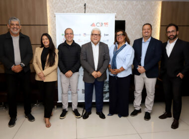 Maurício Tadeu Barros Morais (diretor do CSP-MG), Priscilla Alves de Deus (gerente de Relacionamento da C6 Seg), Bruno Leão (gerente da sucursal Minas Gerais da Porto), João Paulo Moreira de Mello (presidente do CSP-MG), Roberta Prata (gerente regional da Seguros Sura em Minas Gerais), Mário Mendonça (sócio-diretor da Solidus Administradora) e João Neto (superintendente comercial da MAG Seguros) / Foto: Arnaldo Athayde / Divulgação