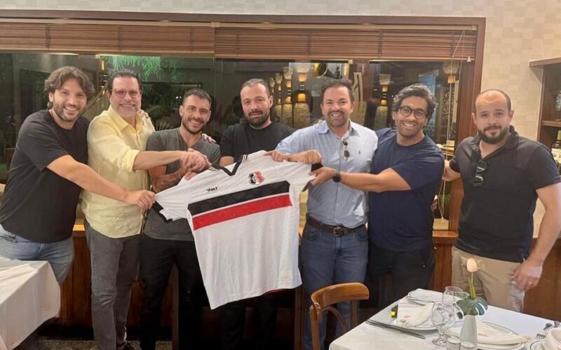 Sócios da SAF do Santa Cruz Futebol Clube e executivos da ESB.CORP celebram parceria estratégica / Foto: Divulgação