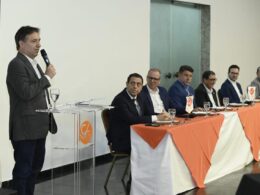 Denis Morais, presidente da Fenacap; Marcelo Rocha, assessor do presidente da ENS; José Pires, diretor-presidente da Bradesco Capitalização; Octávio Perissé, presidente do Conselho Consultivo do CVG-RJ; Edson Calheiros, presidente do CVG-RJ; Luciano Graneto Vieira, diretor-presidente da Kovr Capitalização e Jorge Andrade, presidente da CAPEMISA Capitalização / Foto: Edilson Barbosa / Divulgação
