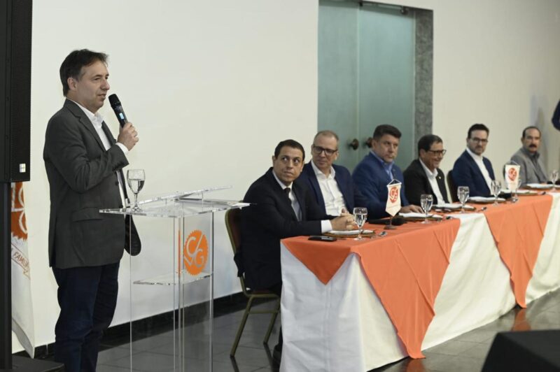 Denis Morais, presidente da Fenacap; Marcelo Rocha, assessor do presidente da ENS; José Pires, diretor-presidente da Bradesco Capitalização; Octávio Perissé, presidente do Conselho Consultivo do CVG-RJ; Edson Calheiros, presidente do CVG-RJ; Luciano Graneto Vieira, diretor-presidente da Kovr Capitalização e Jorge Andrade, presidente da CAPEMISA Capitalização / Foto: Edilson Barbosa / Divulgação