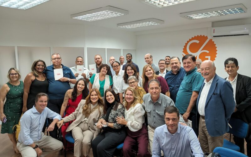 Diretoria do CVG-RJ, equipe IZA Seguradora e participantes do evento / Foto: Divulgação (foto em anexo)
