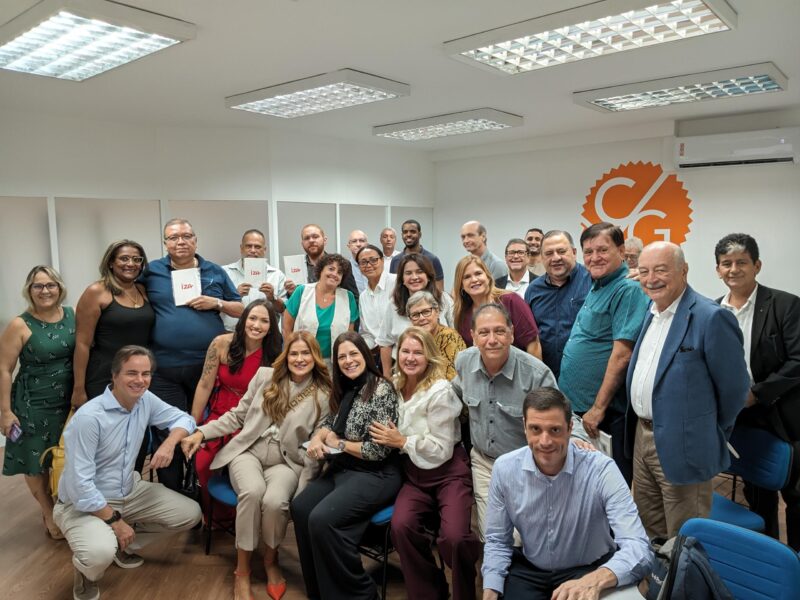 Diretoria do CVG-RJ, equipe IZA Seguradora e participantes do evento / Foto: Divulgação (foto em anexo)