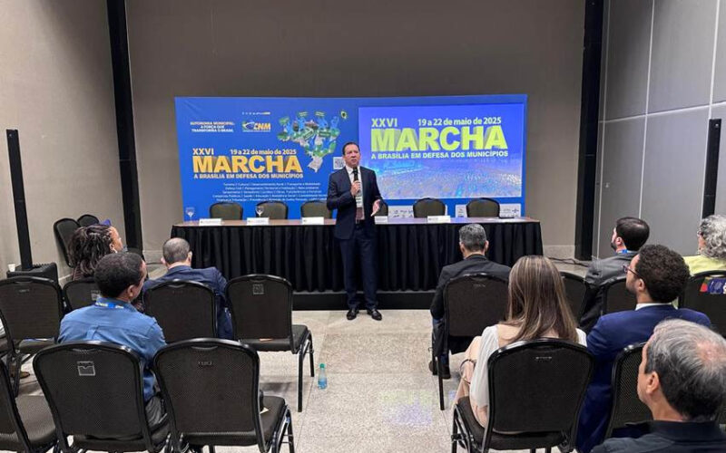 Dyogo Oliveira, presidente da CNseg, participou da 26ª Marcha dos prefeitos, que reuniu mais de cinco mil prefeitos em Brasília (Foto:divulgação CNseg)