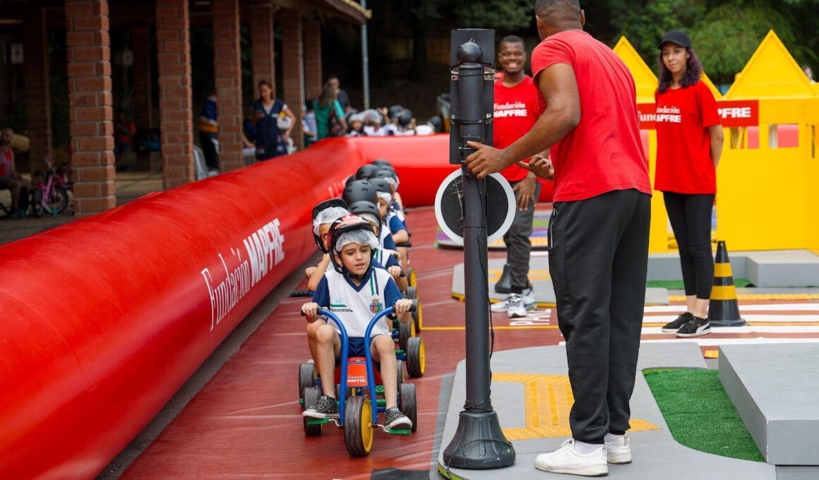 Fundación MAPFRE leva programa “Na Pista Certa” a Suzano durante o Maio Amarelo / Foto: Divulgação