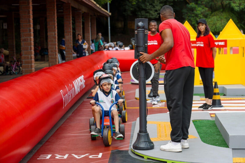 Fundación MAPFRE leva programa “Na Pista Certa” a Suzano durante o Maio Amarelo / Foto: Divulgação