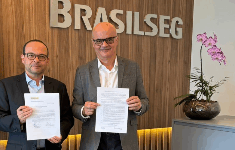Glaucio Nery Henrique, Diretor de Riscos e Controles Internos da Brasilseg, à esquerda, e Amauri Vasconcelos, presidente da companhia, à direita / Foto: Divulgação
