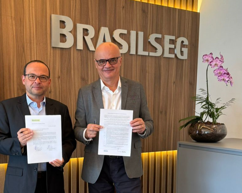 Glaucio Nery Henrique, Diretor de Riscos e Controles Internos da Brasilseg, à esquerda, e Amauri Vasconcelos, presidente da companhia, à direita / Foto: Divulgação