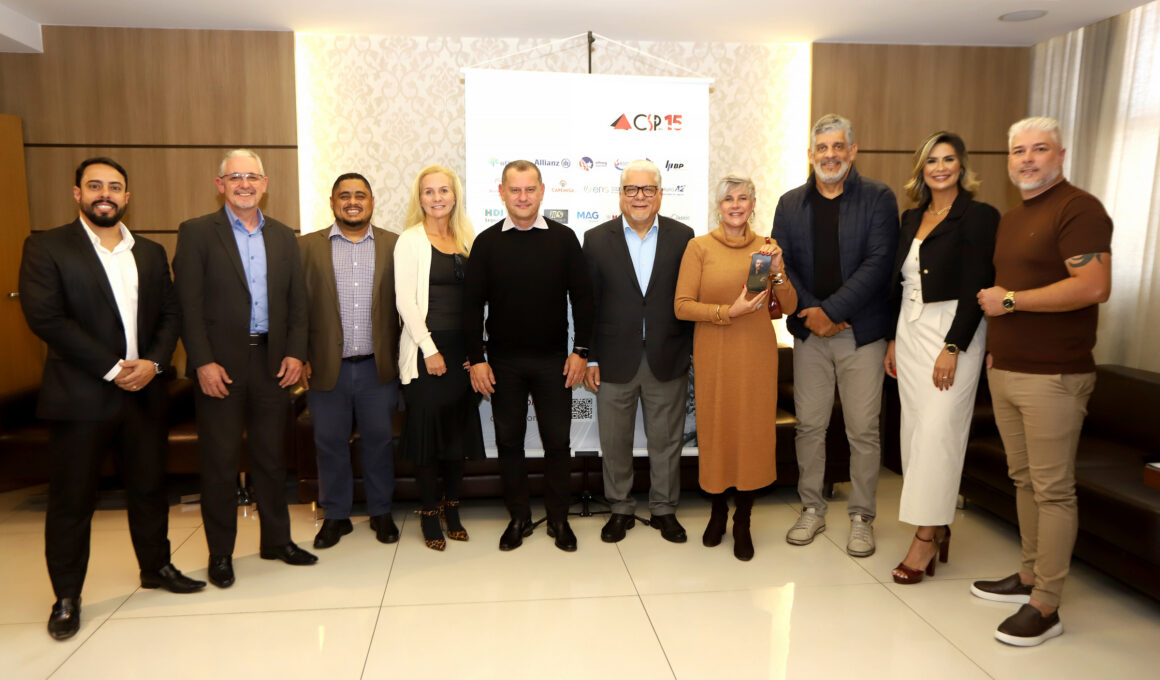 Dirigentes do CSP-MG, representantes das beneméritas Bradesco Seguros, Simetria Brasil, PEPER e Affiance com os corretores parceiros que contaram seus cases de sucesso / Foto: Divulgação