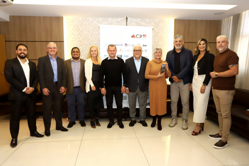 Dirigentes do CSP-MG, representantes das beneméritas Bradesco Seguros, Simetria Brasil, PEPER e Affiance com os corretores parceiros que contaram seus cases de sucesso / Foto: Divulgação