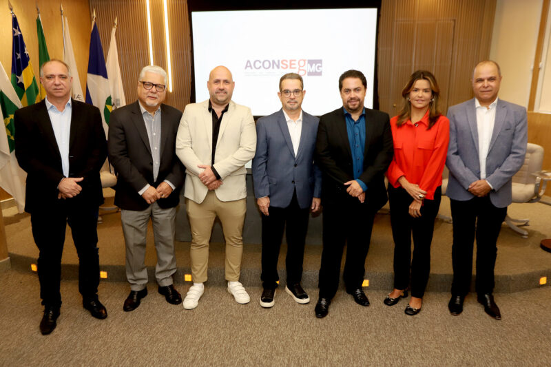Rogério Gebin (SindSeg MG/GO/MT/DF), João Paulo Mello (CSP-MG), Gustavo Bentes (Sincor-MG), Landulfo Ferreira (advogado e palestrante), Robson Carneiro (Aconseg-MG), Karine Brandão (MAPFRE) e Jader Abreu (Aconseg-MG) / Foto: Arnaldo Athayde / Divulgação
