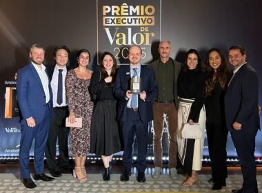 Time da Caju acompanha premiação de Eduardo del Giglio