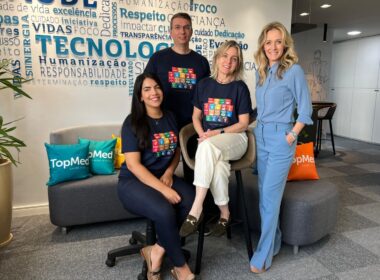 Esq. para dir.: Analuza Lopes Nascimento, advogada; Leonardo Kappes, gerente de TI e Data Protection Officer (DPO); Renata Zobaran, Chief Medical Officer (CMO); e Valda Stange, CEO TopMed/Divulgação