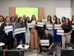 Participantes da turma mais recente da Academia de Vendas com os coordenadores do projeto / Foto: Divulgação
