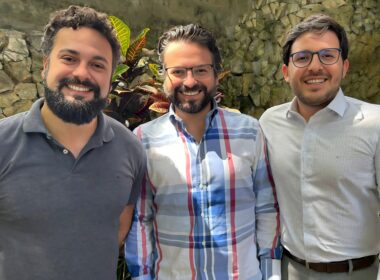 Foto Divulgação: sócios da ACG Home Care Ibirapuera, Dr. Henrique Maron, Dr. Fernando Gonçalves, e o administrador João Destro
