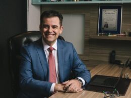 Dr. Marcon Censoni A. Lima, médico há 26 anos, além de cirurgião oncológico do aparelho digestivo e especialista em cirurgia laparoscópica e robótica / Foto: Divulgação