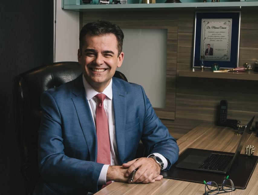 Dr. Marcon Censoni A. Lima, médico há 26 anos, além de cirurgião oncológico do aparelho digestivo e especialista em cirurgia laparoscópica e robótica / Foto: Divulgação