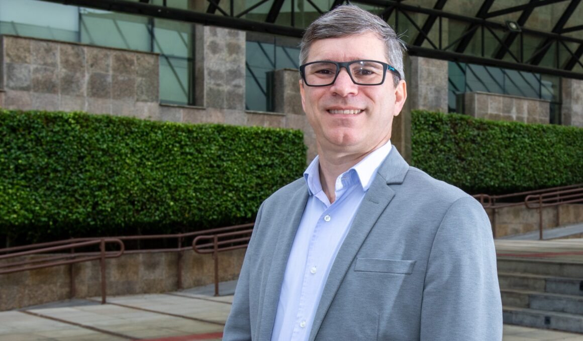 Divulgação Adriano Krzyuy, presidente da Assespro-PR