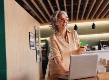 Com parceria do Sebrae e financiamento do Fampe, o Sicredi amplia o acesso ao crédito e fortalece o empreendedorismo feminino nos estados onde atua Créditos: Divulgação/ Sicredi