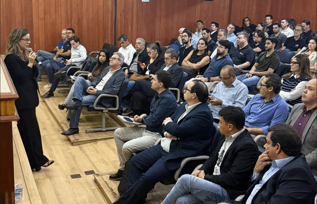 Representante da Fenseg debate sobre seguros em infraestrutura no auditório do Sincor-GO / Foto: Divulgação