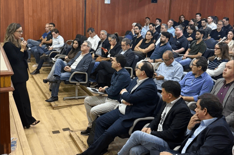 Representante da Fenseg debate sobre seguros em infraestrutura no auditório do Sincor-GO / Foto: Divulgação
