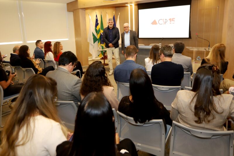 Maurício Tadeu Morais (esq), diretor do CSP-MG, e João Paulo Moreira de Mello, presidente da entidade, na abertura do evento que reuniu executivos das beneméritas e corretores parceiros / Foto: Arnaldo Athayde / Divulgação