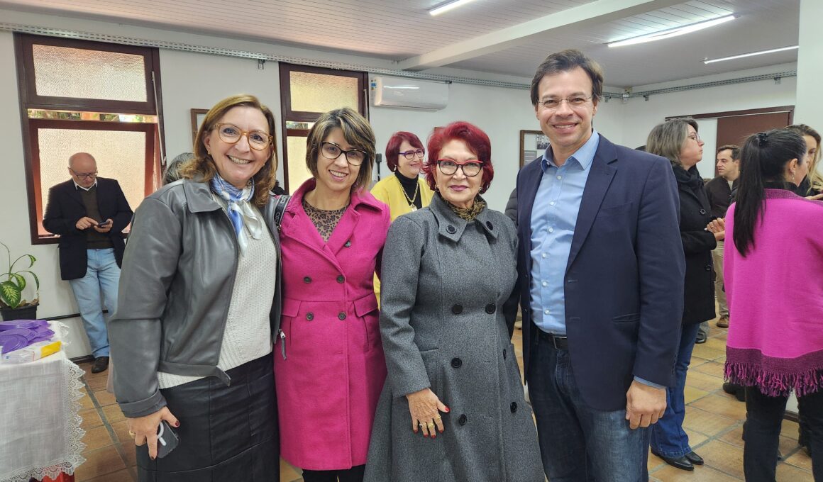 Da esquerda para direita: Simone Probst, Siméia Heleodoro, Sueli Petry e Sylvio Zimermann.