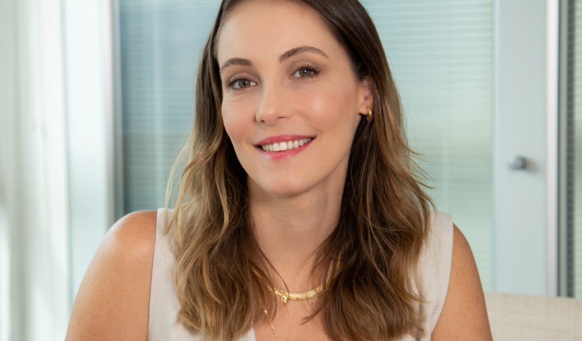 Samantha Sampaio, Diretora de Estratégia Comercial e Transformação Digital da EZZE Seguros. Crédito: Divulgação.