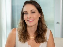 Samantha Sampaio, Diretora de Estratégia Comercial e Transformação Digital da EZZE Seguros. Crédito: Divulgação.
