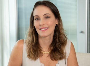 Samantha Sampaio, Diretora de Estratégia Comercial e Transformação Digital da EZZE Seguros. Crédito: Divulgação.