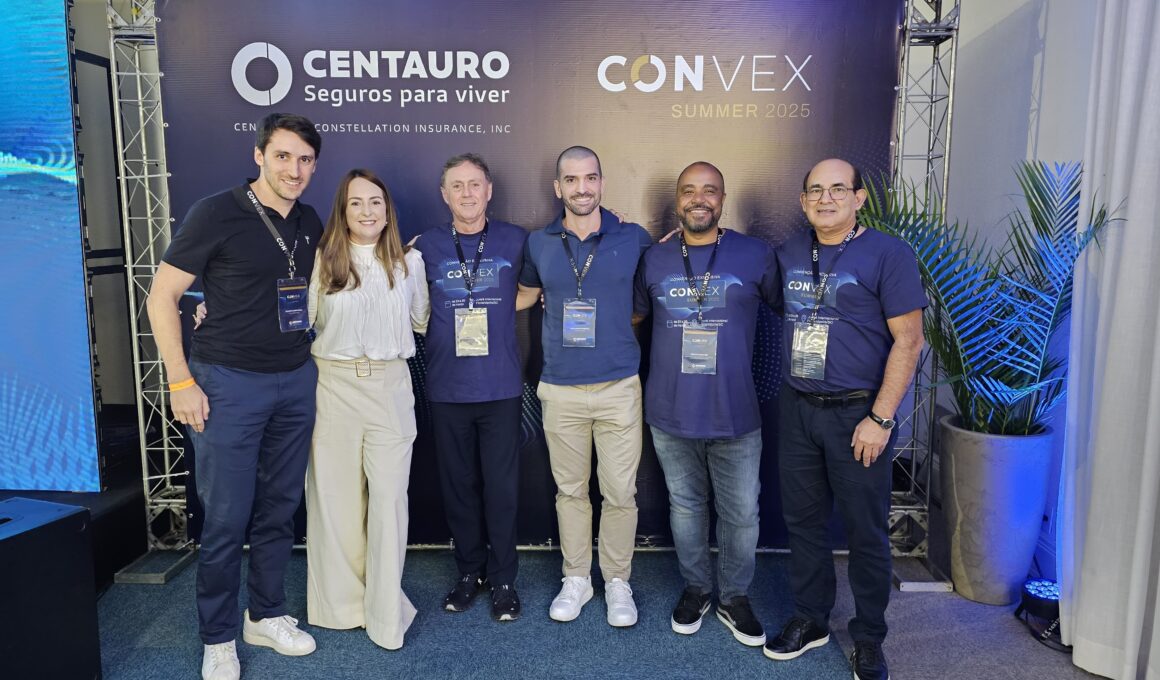 O CEO da STOA, Eduardo Marcellini, a executiva responsável pela filial Curitiba STOA, Thais Lemberg, o Presidente da Centauro, Ricardo Iglesias, o gerente Sênior de Projetos e Negócios da Centauro, Benedito Martins, e o Diretor Financeiro da Centauro, João Francisco / Foto: Divulgação