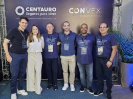 O CEO da STOA, Eduardo Marcellini, a executiva responsável pela filial Curitiba STOA, Thais Lemberg, o Presidente da Centauro, Ricardo Iglesias, o gerente Sênior de Projetos e Negócios da Centauro, Benedito Martins, e o Diretor Financeiro da Centauro, João Francisco / Foto: Divulgação