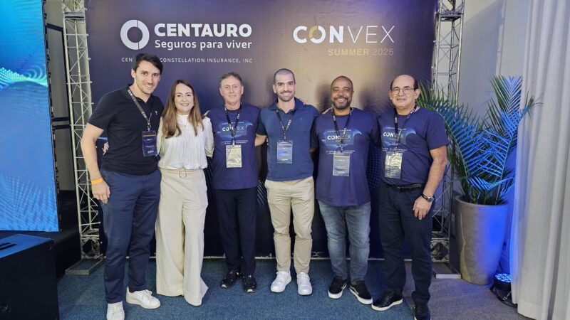 O CEO da STOA, Eduardo Marcellini, a executiva responsável pela filial Curitiba STOA, Thais Lemberg, o Presidente da Centauro, Ricardo Iglesias, o gerente Sênior de Projetos e Negócios da Centauro, Benedito Martins, e o Diretor Financeiro da Centauro, João Francisco / Foto: Divulgação