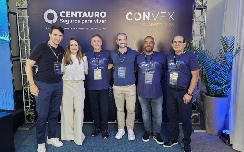 O CEO da STOA, Eduardo Marcellini, a executiva responsável pela filial Curitiba STOA, Thais Lemberg, o Presidente da Centauro, Ricardo Iglesias, o gerente Sênior de Projetos e Negócios da Centauro, Benedito Martins, e o Diretor Financeiro da Centauro, João Francisco / Foto: Divulgação