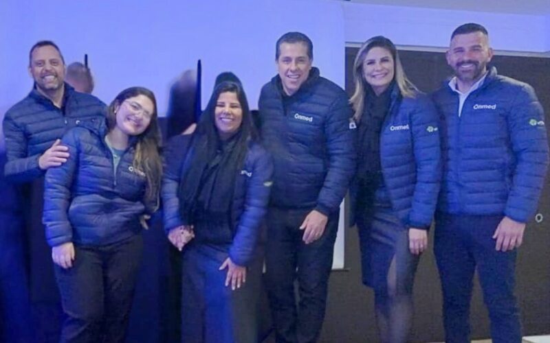 Representantes da Onmed, ESB.Corp e Affiance celebram novo lançamento da operadora / Foto: Divulgação