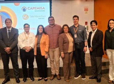 Foto: Da esquerda para a direita: Zé Alfaiate do Seguro, Corretor de Seguros e palestrante; Nelson Morais, Gerente Comercial RJ- ES da CAPEMISA Seguradora; Sonia Marra, Presidente do CVG-RJ; Anderson Ojope, da Educa Seguros; Fátima Monteiro, Presidente do CCS-RJ; Paulo Gomes, Superintendente Regional RJ-SP-ES da CAPEMISA Seguradora; Wellington Costa, Diretor-adjunto do CVG-RJ e Janine Couto, Coordenadora Comercial da ENS/Divulgação