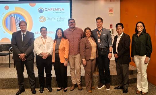 Foto: Da esquerda para a direita: Zé Alfaiate do Seguro, Corretor de Seguros e palestrante; Nelson Morais, Gerente Comercial RJ- ES da CAPEMISA Seguradora; Sonia Marra, Presidente do CVG-RJ; Anderson Ojope, da Educa Seguros; Fátima Monteiro, Presidente do CCS-RJ; Paulo Gomes, Superintendente Regional RJ-SP-ES da CAPEMISA Seguradora; Wellington Costa, Diretor-adjunto do CVG-RJ e Janine Couto, Coordenadora Comercial da ENS/Divulgação