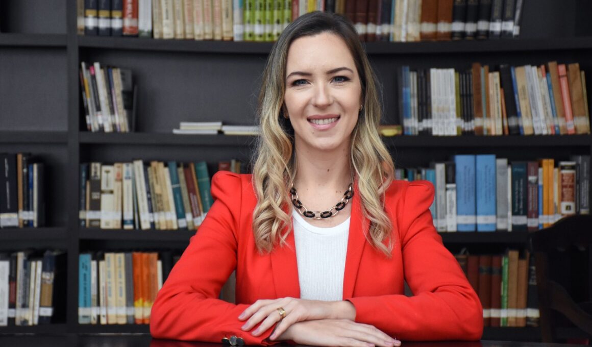 Advogada especialista em licitações e contratos administrativos da Assis Gonçalves, Nied e Follador - Advogados, Isabella Giublin Bebel Ritzmann