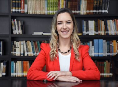 Advogada especialista em licitações e contratos administrativos da Assis Gonçalves, Nied e Follador - Advogados, Isabella Giublin Bebel Ritzmann