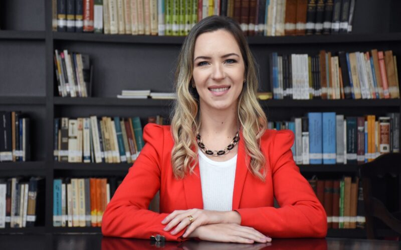 Advogada especialista em licitações e contratos administrativos da Assis Gonçalves, Nied e Follador - Advogados, Isabella Giublin Bebel Ritzmann