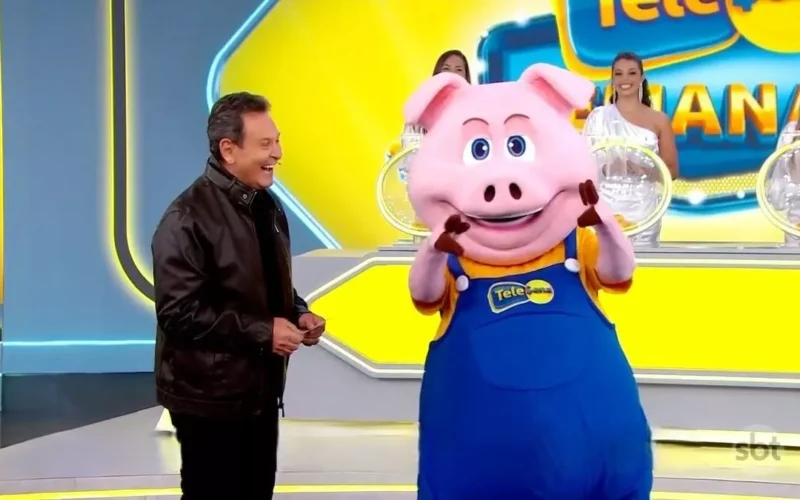 Luiz Ricardo e mascote da Tele Sena, Título de Capitalização da Liderança Capitalização, uma empresa do Grupo Silvio Santos / Reprodução / SBT