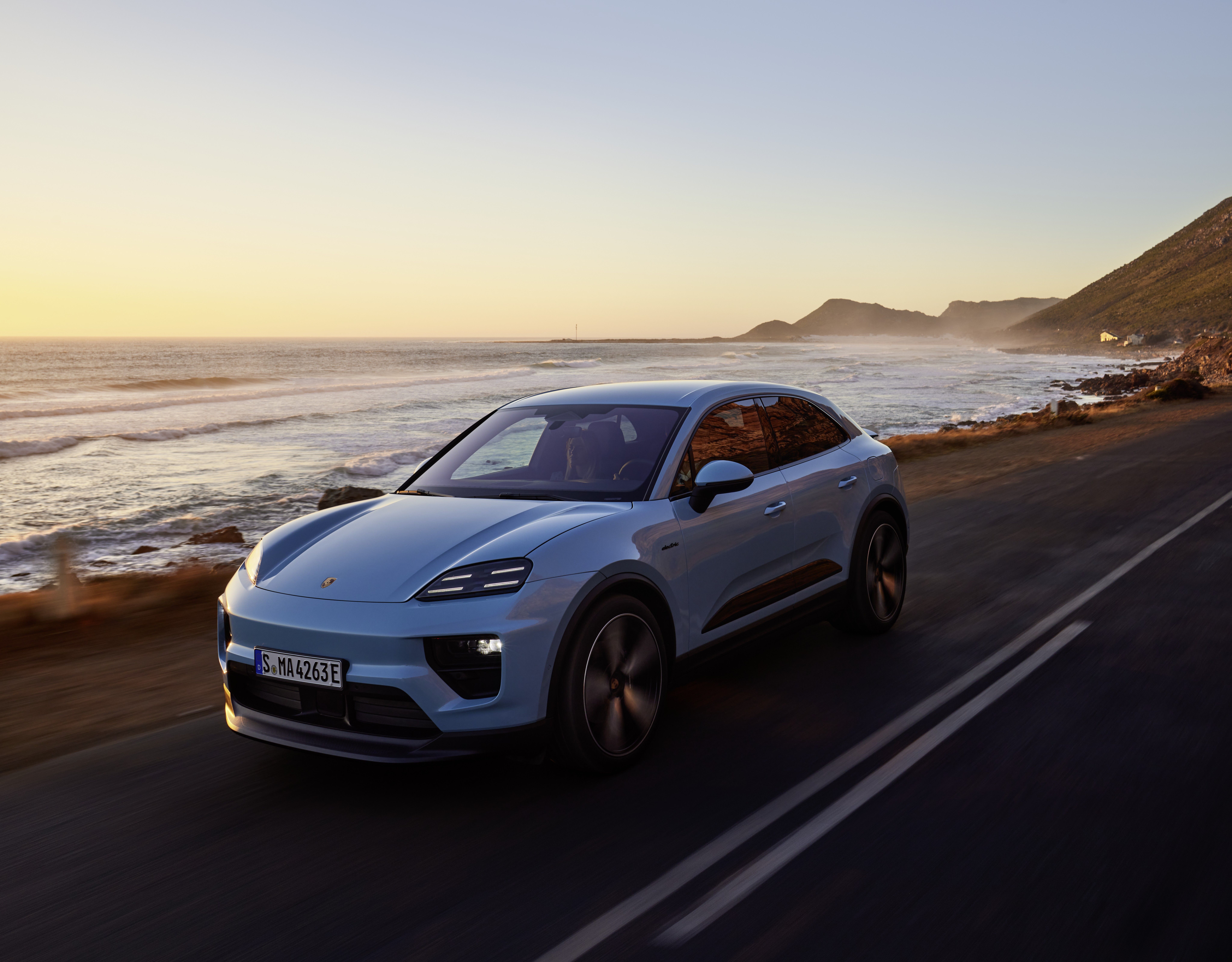 Macan, um dos modelos de entrada da Porsche no universo dos veículos elétricos de alta performance Divulgação