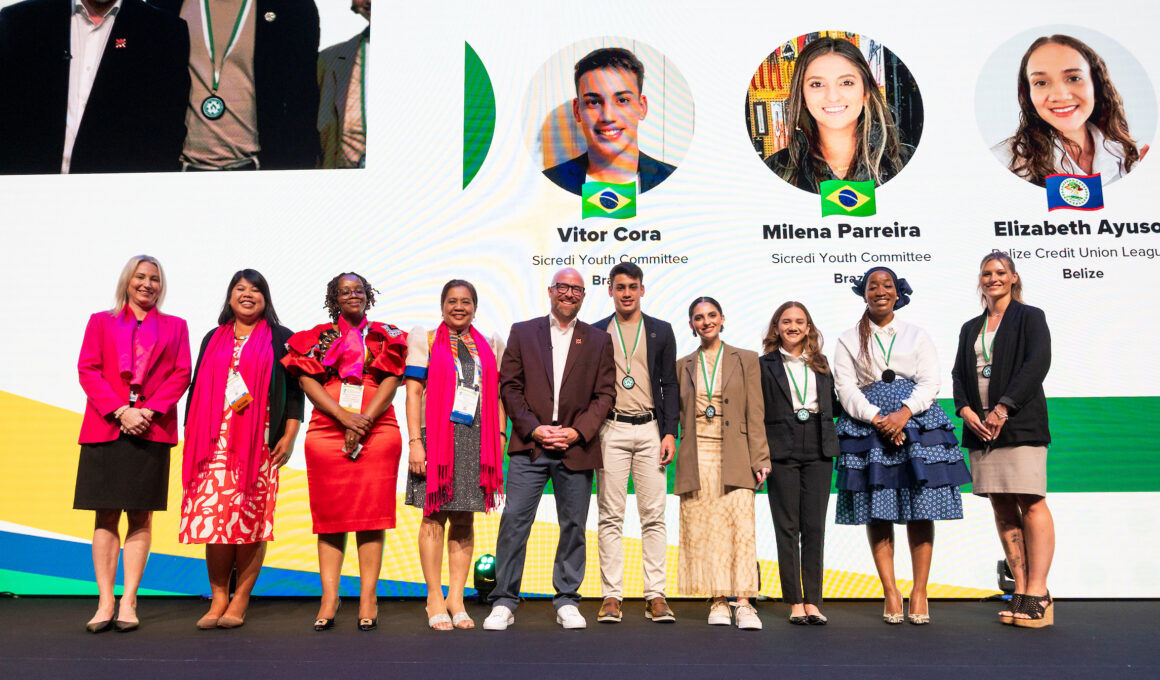 Associada da Sicredi Campos Gerais e Grande Curitiba PR/SP, Milena Parreira foi reconhecida em Estocolmo pela liderança em uma série de ações de impacto social Créditos: Divulgação/ Sicredi