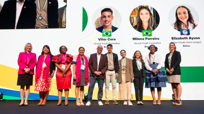 Associada da Sicredi Campos Gerais e Grande Curitiba PR/SP, Milena Parreira foi reconhecida em Estocolmo pela liderança em uma série de ações de impacto social Créditos: Divulgação/ Sicredi
