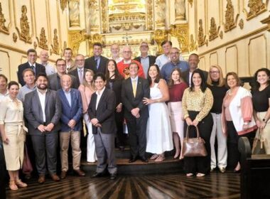 Presidente e diretoria do CVG-RJ, sócios e beneméritas, além de representantes de entidades do mercado de seguros e demais convidados reunidos na Igreja Nossa Senhora do Carmo – Foto: Divulgação