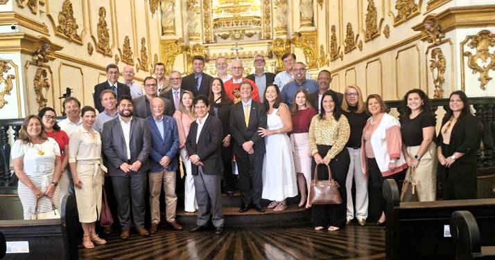 Presidente e diretoria do CVG-RJ, sócios e beneméritas, além de representantes de entidades do mercado de seguros e demais convidados reunidos na Igreja Nossa Senhora do Carmo – Foto: Divulgação
