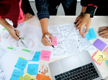 O seguro do futuro começa na experiência / Foto: UX Indonesia / Unsplash