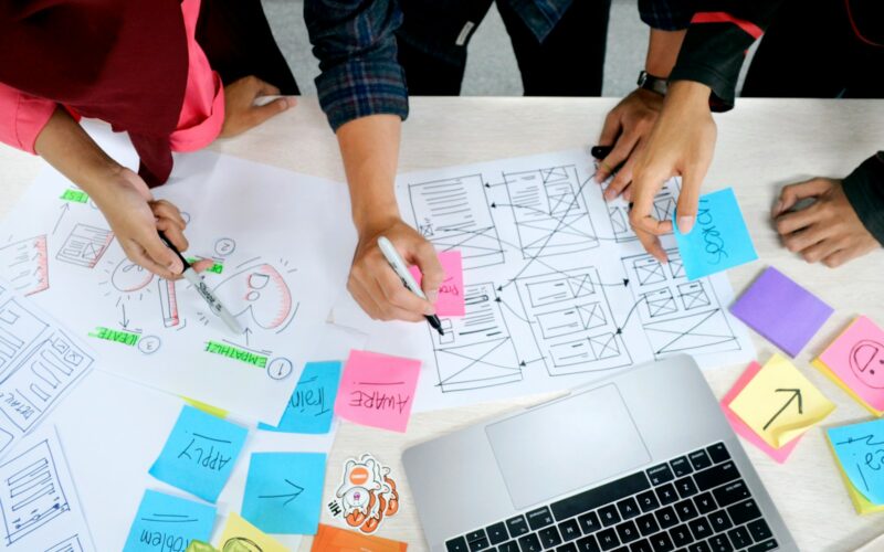 O seguro do futuro começa na experiência / Foto: UX Indonesia / Unsplash